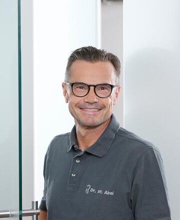 Dr. Steffen Abel in der Zahnarztpraxis in Saarbrücken