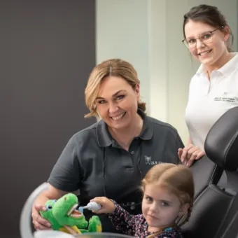 Behandlung in der Zahnarztpraxis Abel & Karrenbauer in Saarbrücken